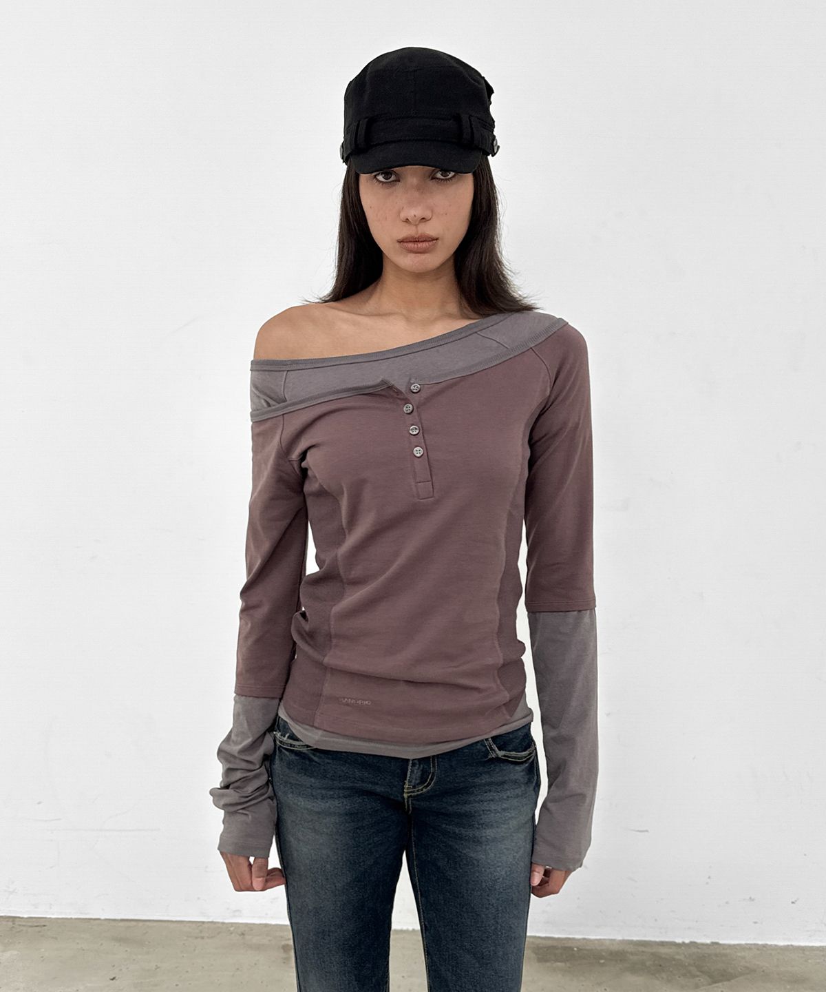 샌드릭(SANDRIC) Layered Boat Neck Tee_Ash Brown