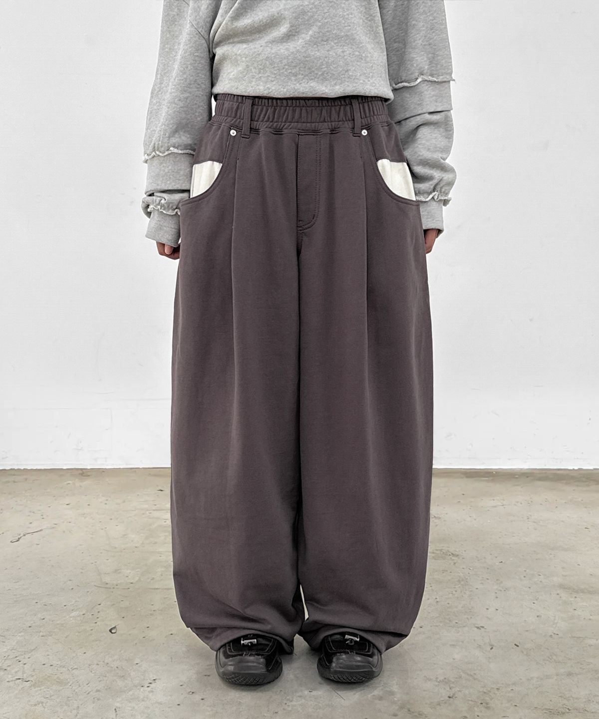샌드릭(SANDRIC) pocket Detail sweat pants_Ash Charcoal