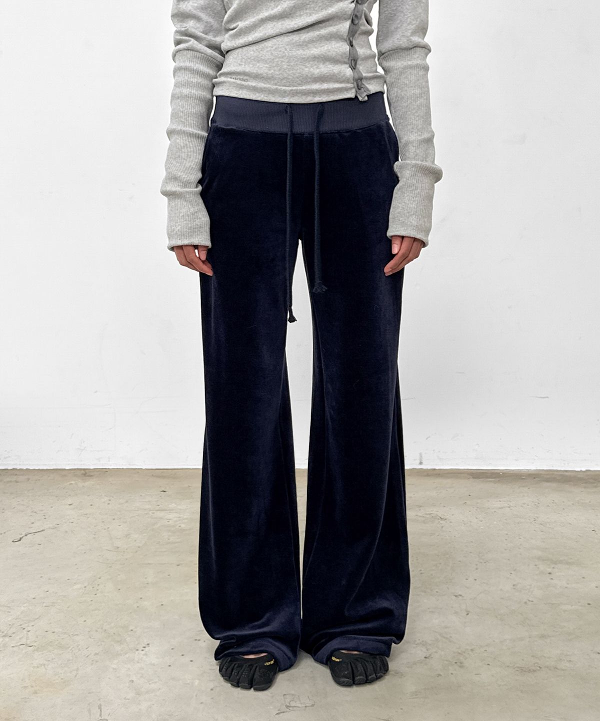 샌드릭(SANDRIC) Velvet Track pants_Navy