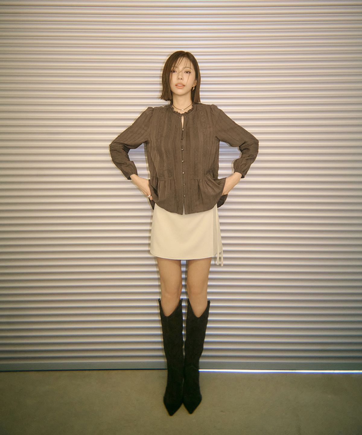 더엣지(THEATG) 26FW 페플럼 레이스 블라우스