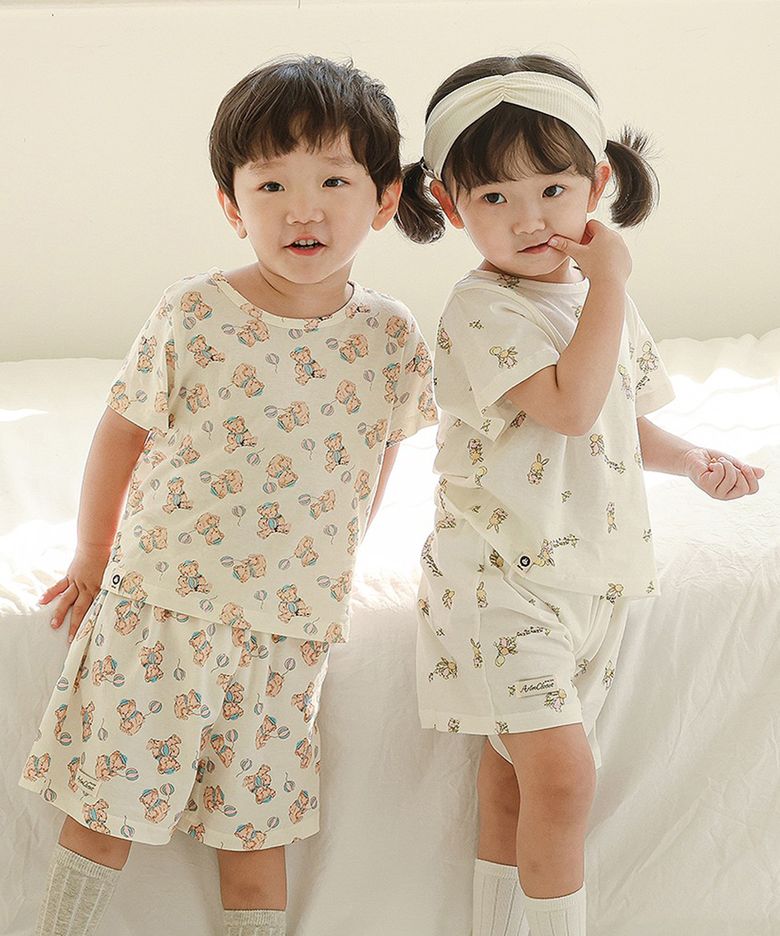 귀여운 토끼랑 곰돌이는 쪼꼬미 친구죠 - 아기 캐릭터 티셔츠