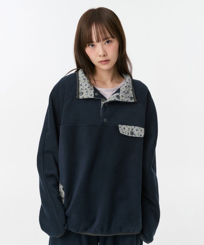 FLORAL CONTRAST FLEECE PULLOVER, NAVY