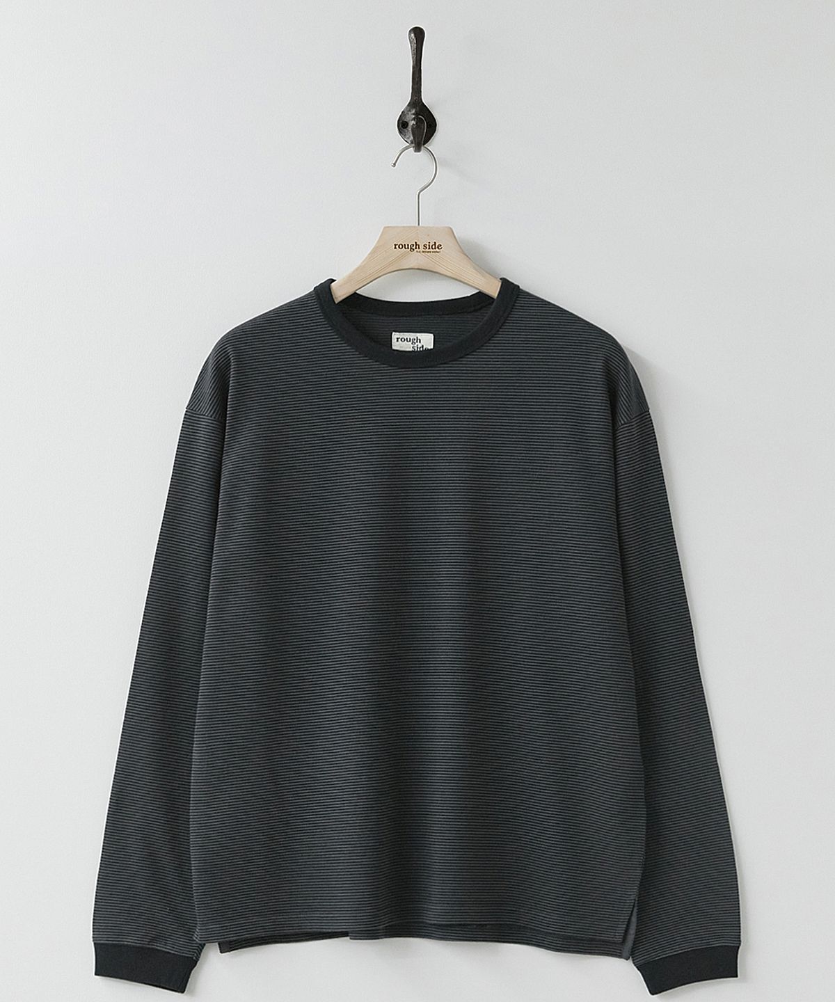 러프사이드(ROUGHSIDE) Fine Stripe Long Sleeve Graphite