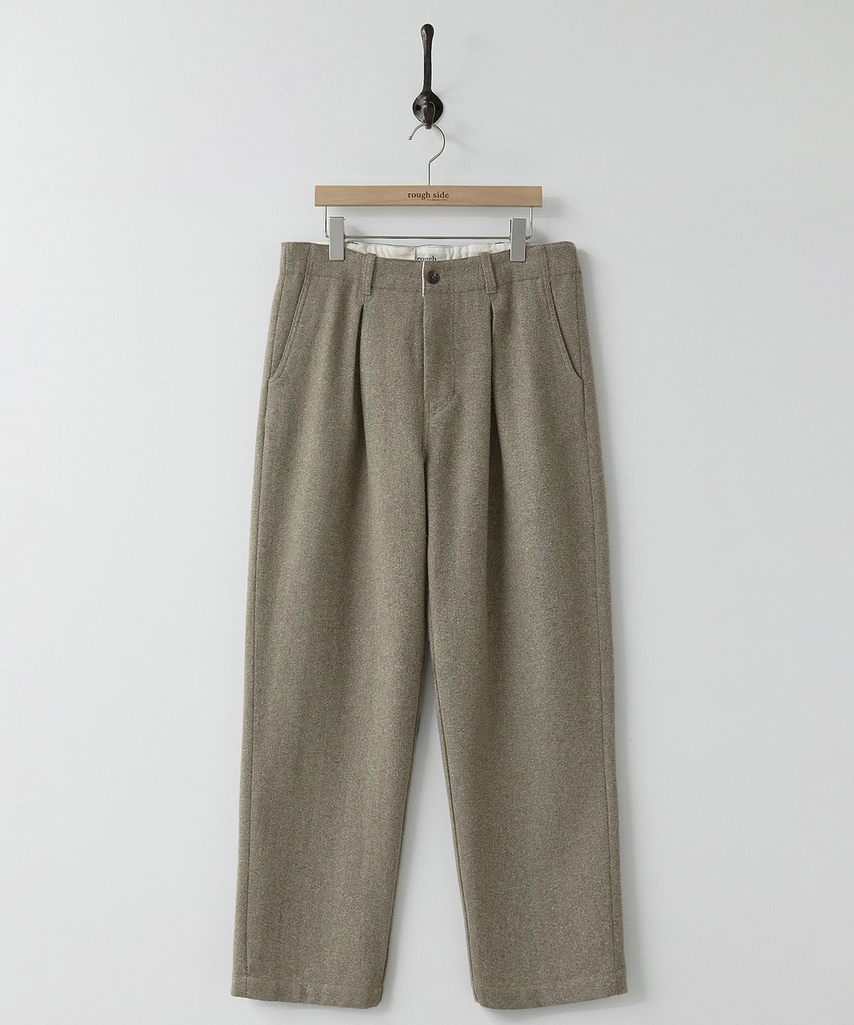 러프사이드(ROUGHSIDE) Wool Box Pleat Pants Humus