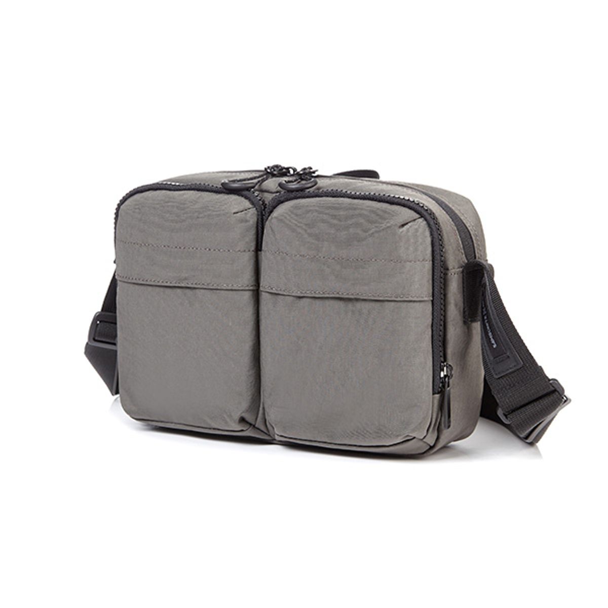 쌤소나이트 레드(SAMSONITE RED) PROCTON 시그니쳐 크로스백 CARBON GREY UR238008