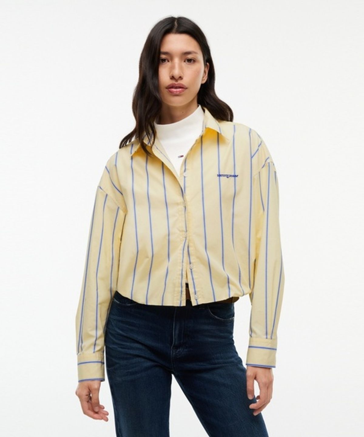 타미진스(TOMMY JEANS) 크롭 스트라이프 스크립트 셔츠