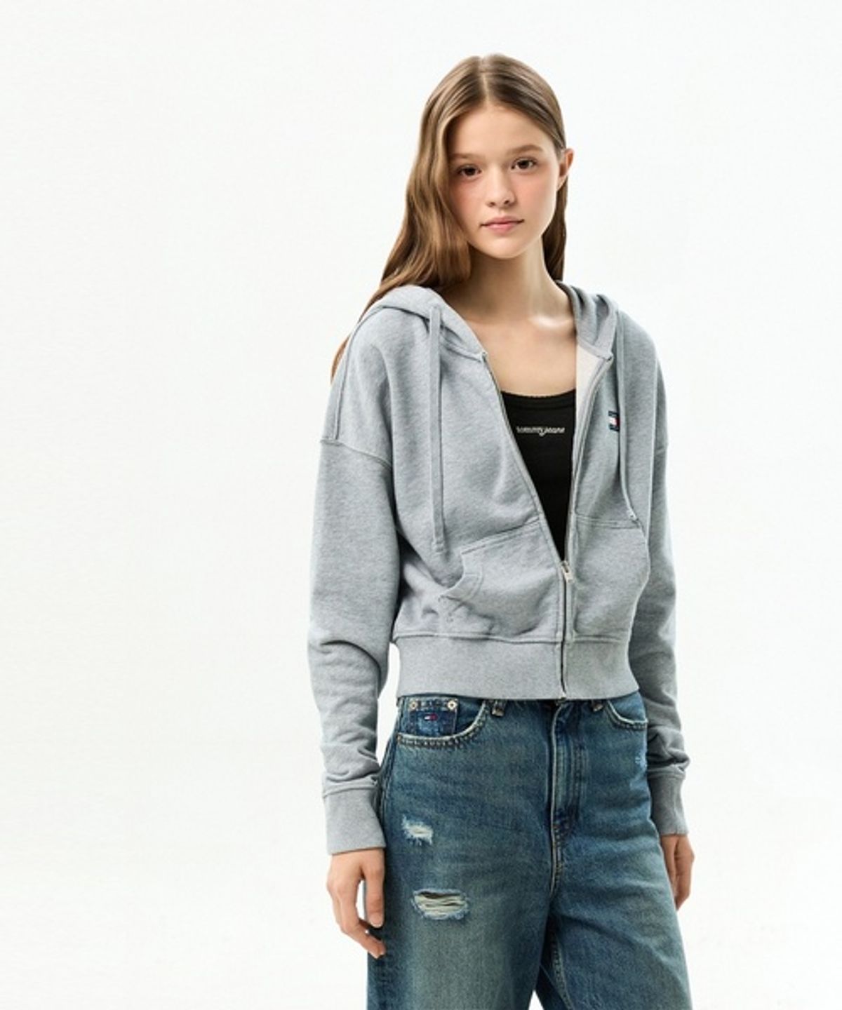 타미진스(TOMMY JEANS) 박시 핏 크롭 집업 후디
