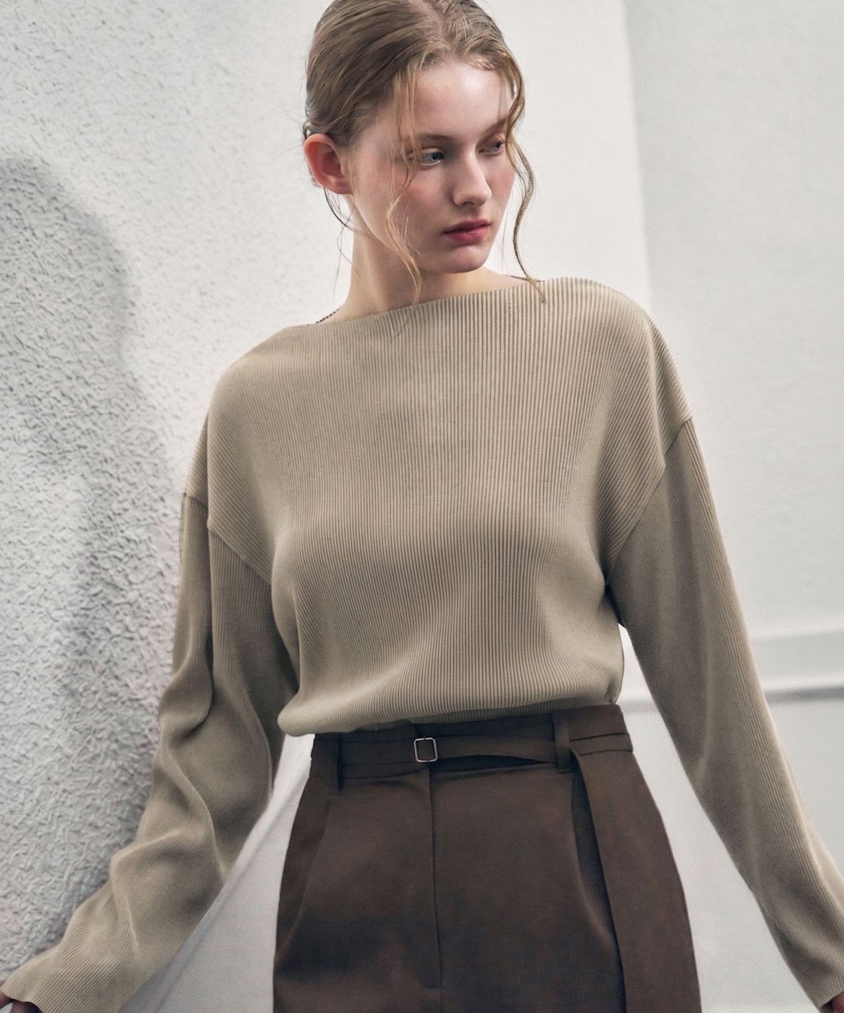 드로우핏 우먼(DRAWFIT WOMEN) 플리츠 모크넥 롱 슬리브 티셔츠 [L.BEIGE]