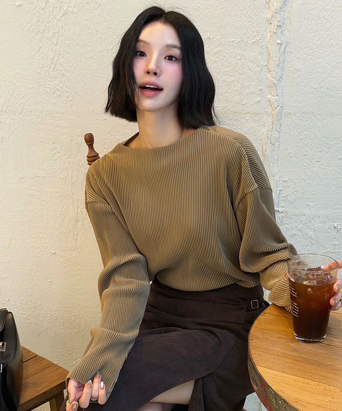 드로우핏 우먼(DRAWFIT WOMEN) 플리츠 모크넥 롱 슬리브 티셔츠 [BEIGE]