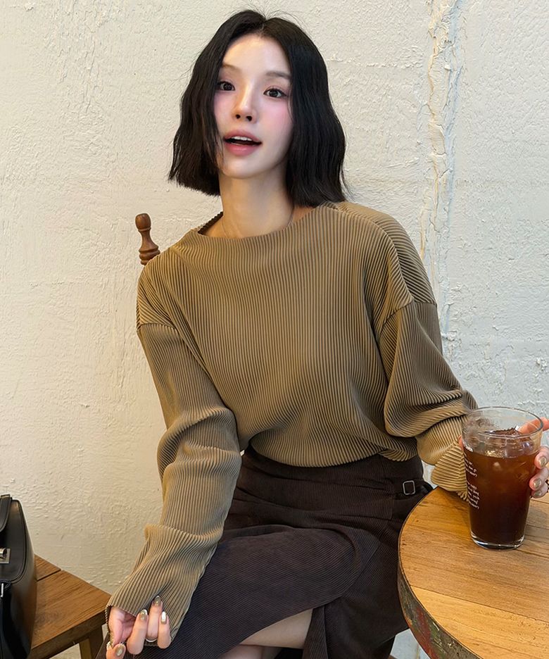 플리츠 모크넥 롱 슬리브 티셔츠 [BEIGE]