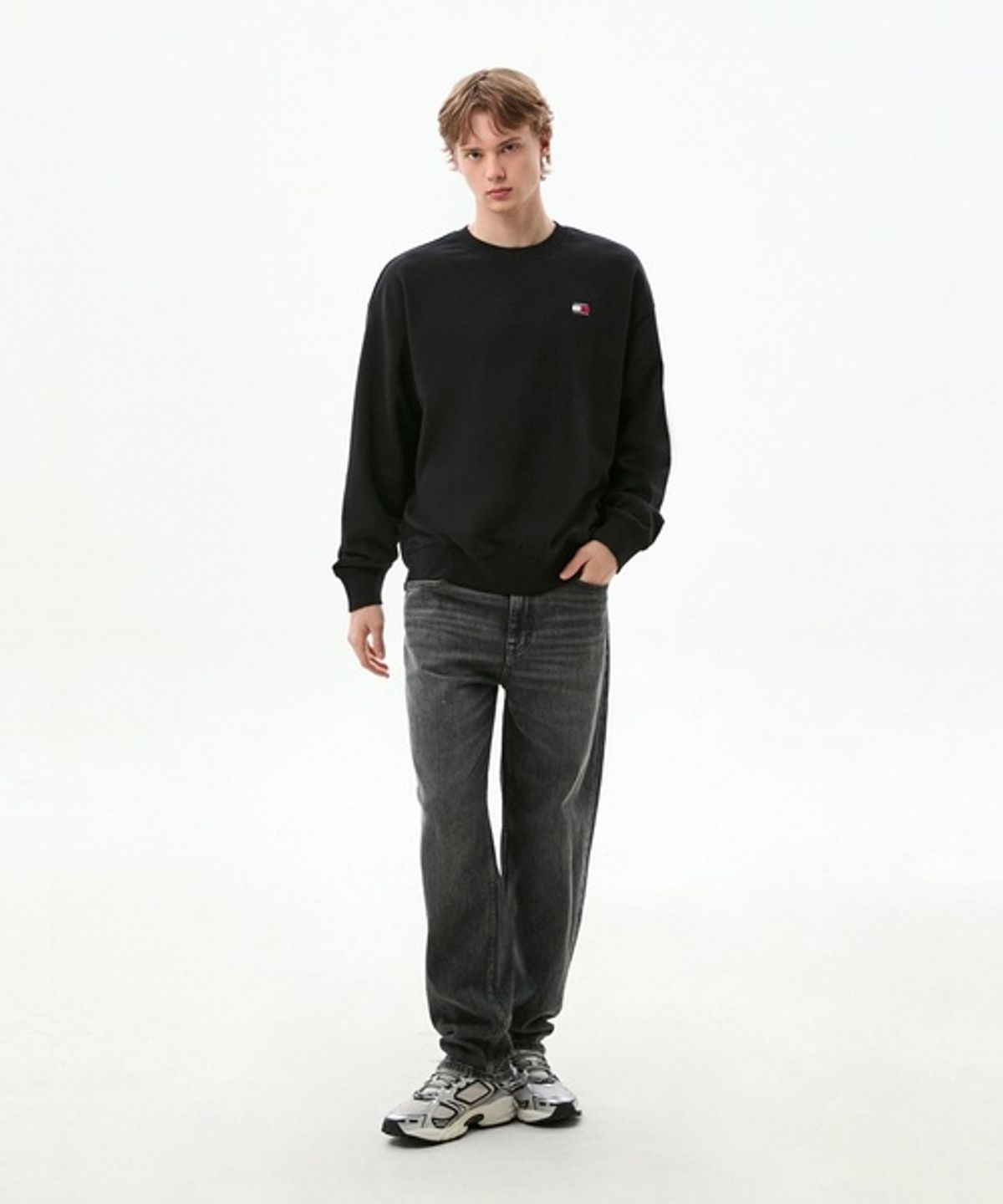 타미진스(TOMMY JEANS) 소니 테이퍼드 핏 워시드 데님 팬츠