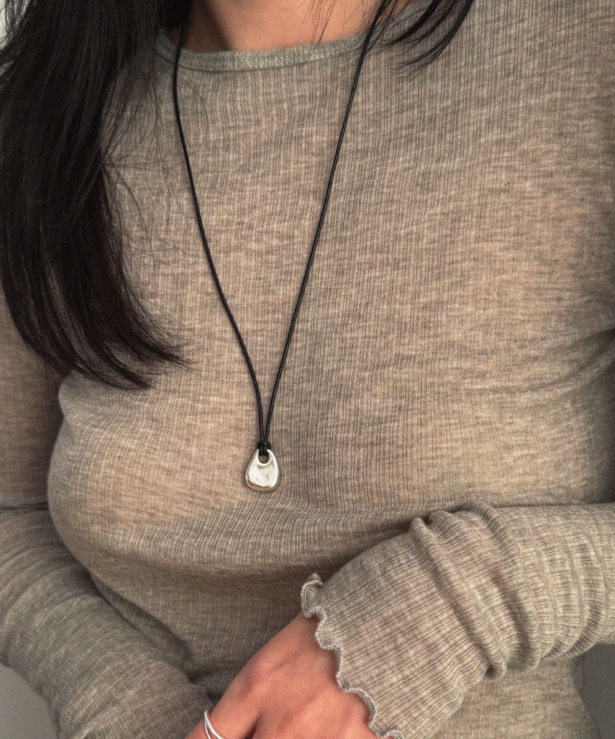 솔트유(SALT YOU) Pebble Chord Necklace - leather ver.