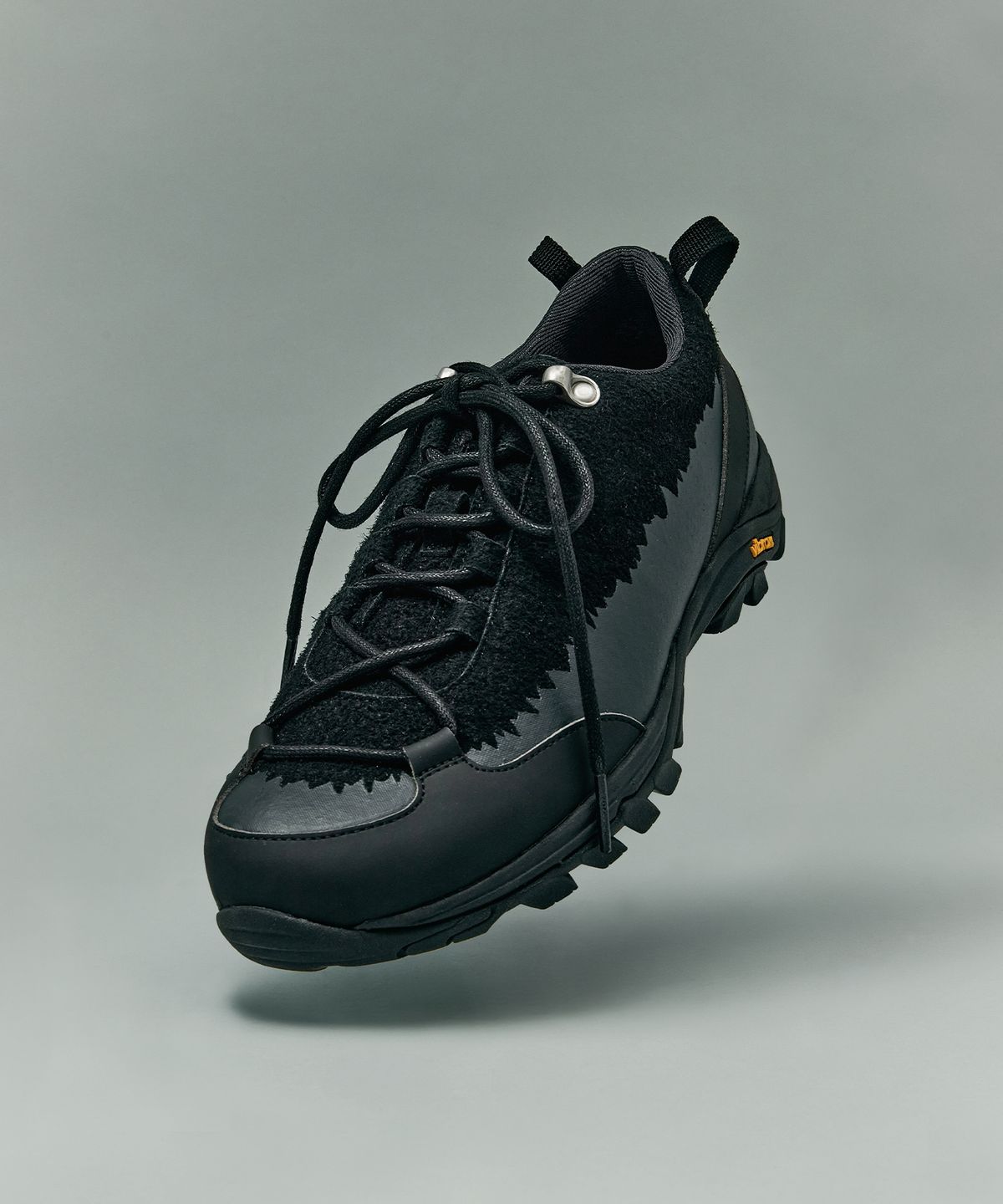 네거티브쓰리(NEGATIVETHREE) NUSAL VIBRAM Trail Sneakers_Black