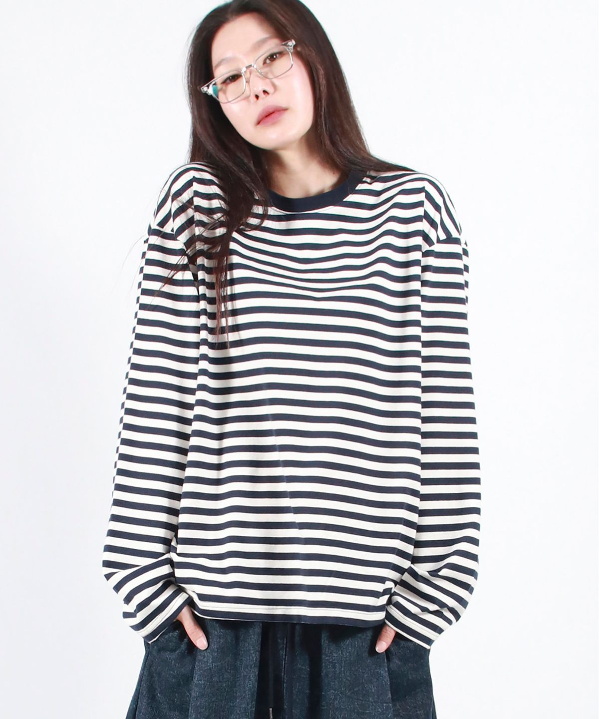 드마크(DEMARC) STRIPE LOOSE-FIT LONG SLEEVE TEE -  Dark Navy