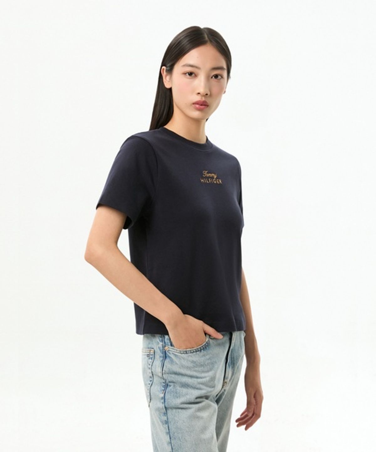 타미힐피거(TOMMY HILFIGER) 골드 스크립트 로고 크루넥 반팔 티셔츠 (T22G7TTO060WT1DW6)