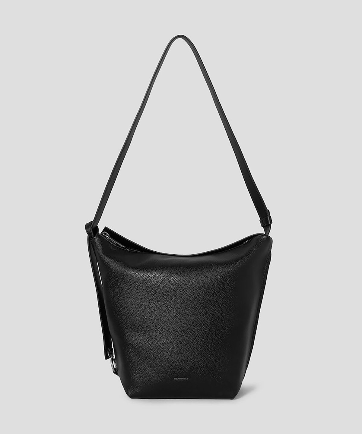 빈폴 액세서리(BEANPOLE ACCESSORY) 비엔 가죽 스몰 슬라우치백 - 블랙