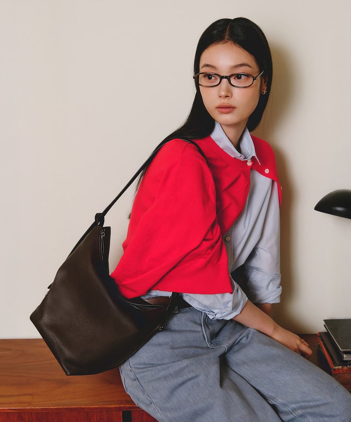 빈폴 액세서리(BEANPOLE ACCESSORY) 비엔 가죽 스몰 슬라우치백 - 브라운
