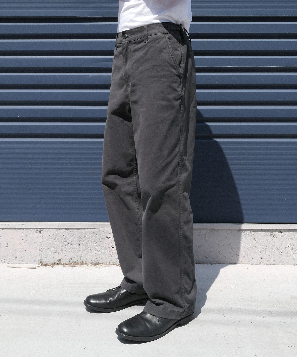 브랜디드(BRANDED) EASY WIDE CHINO PANTS [GRAPHITE]