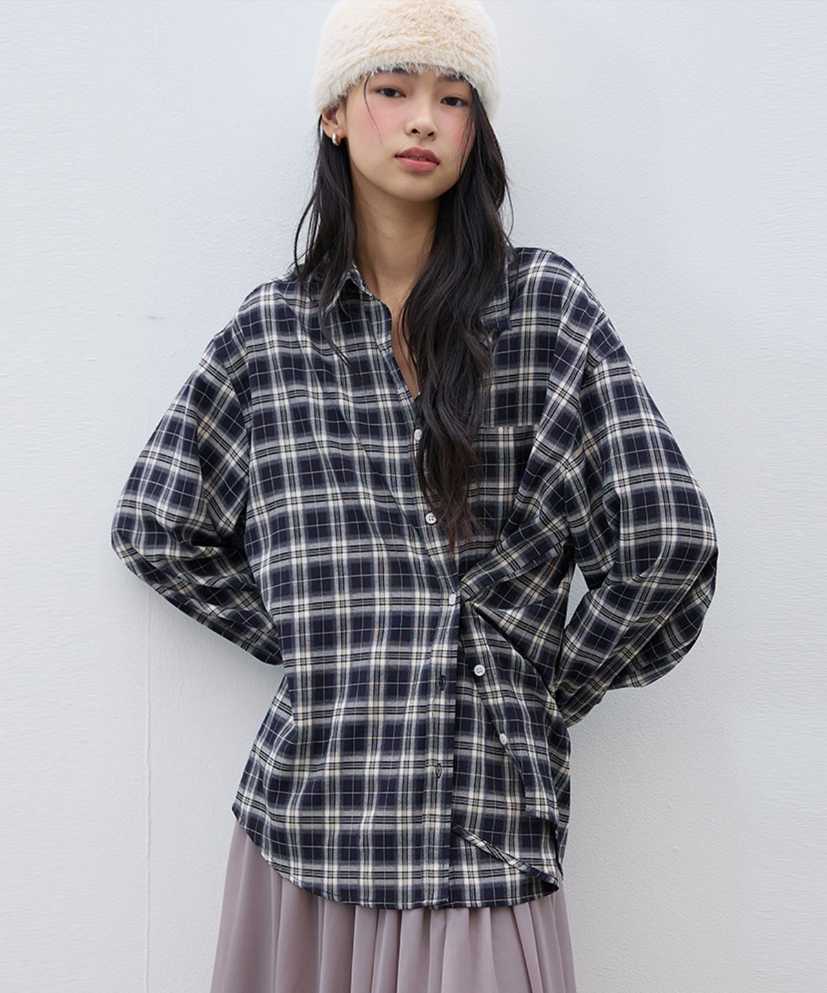 미치코런던 코시노(MICHIKO LONDON KOSHINO) 사이드 버튼 체크 셔츠 네이비