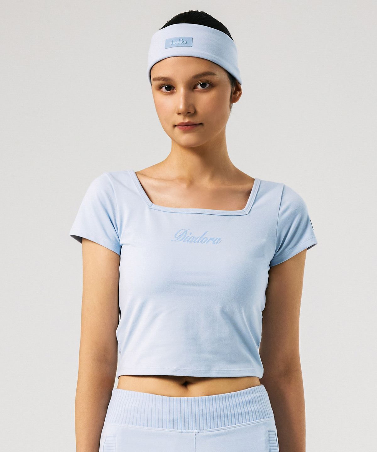 디아도라(diadora) 스퀘어넥 슬림 티셔츠 SKY BLUE