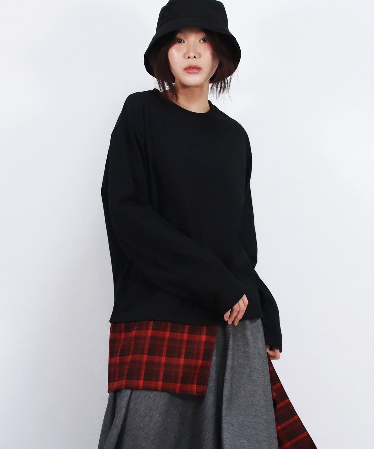 드마크(DEMARC) Layered Checkered Wrap Long Sleeve T-shirt  Black
