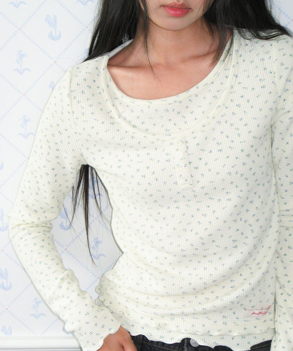 아메스 월드와이드(AMES-WORLDWIDE) CLASSIC FLOWER HENLEY NECK LS TEE CREAM