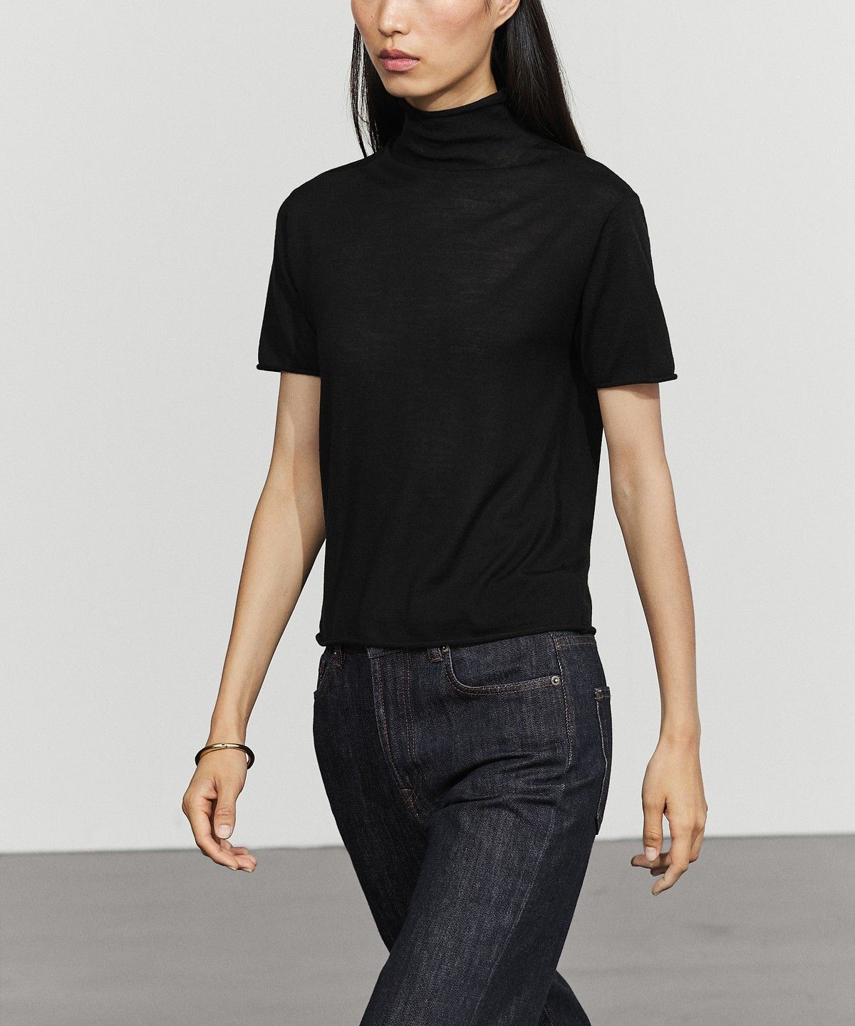 마시모두띠(MASSIMO DUTTI) 반팔 터틀넥 니트