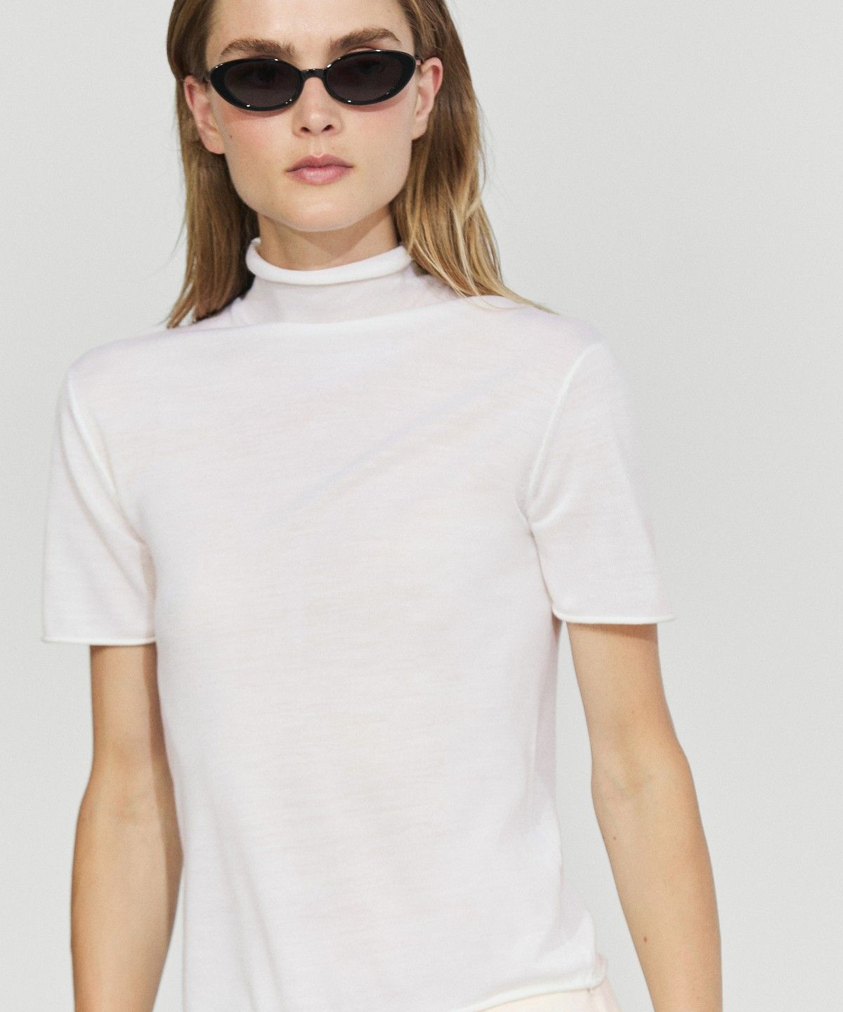 마시모두띠(MASSIMO DUTTI) 반팔 터틀넥 니트