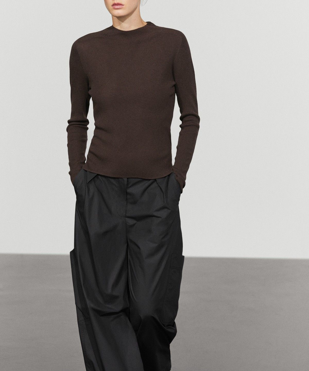 마시모두띠(MASSIMO DUTTI) 골지 하이넥 니트 스웨터