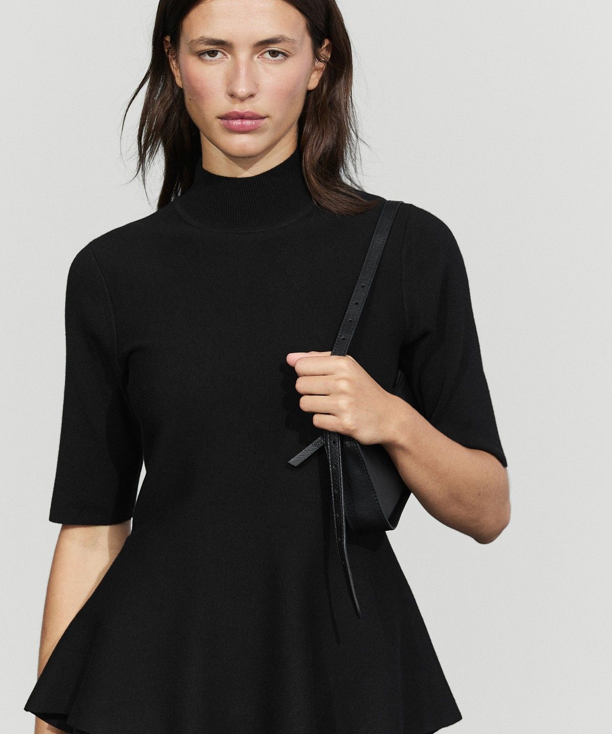 마시모두띠(MASSIMO DUTTI) 페플럼 디테일 니트 탑