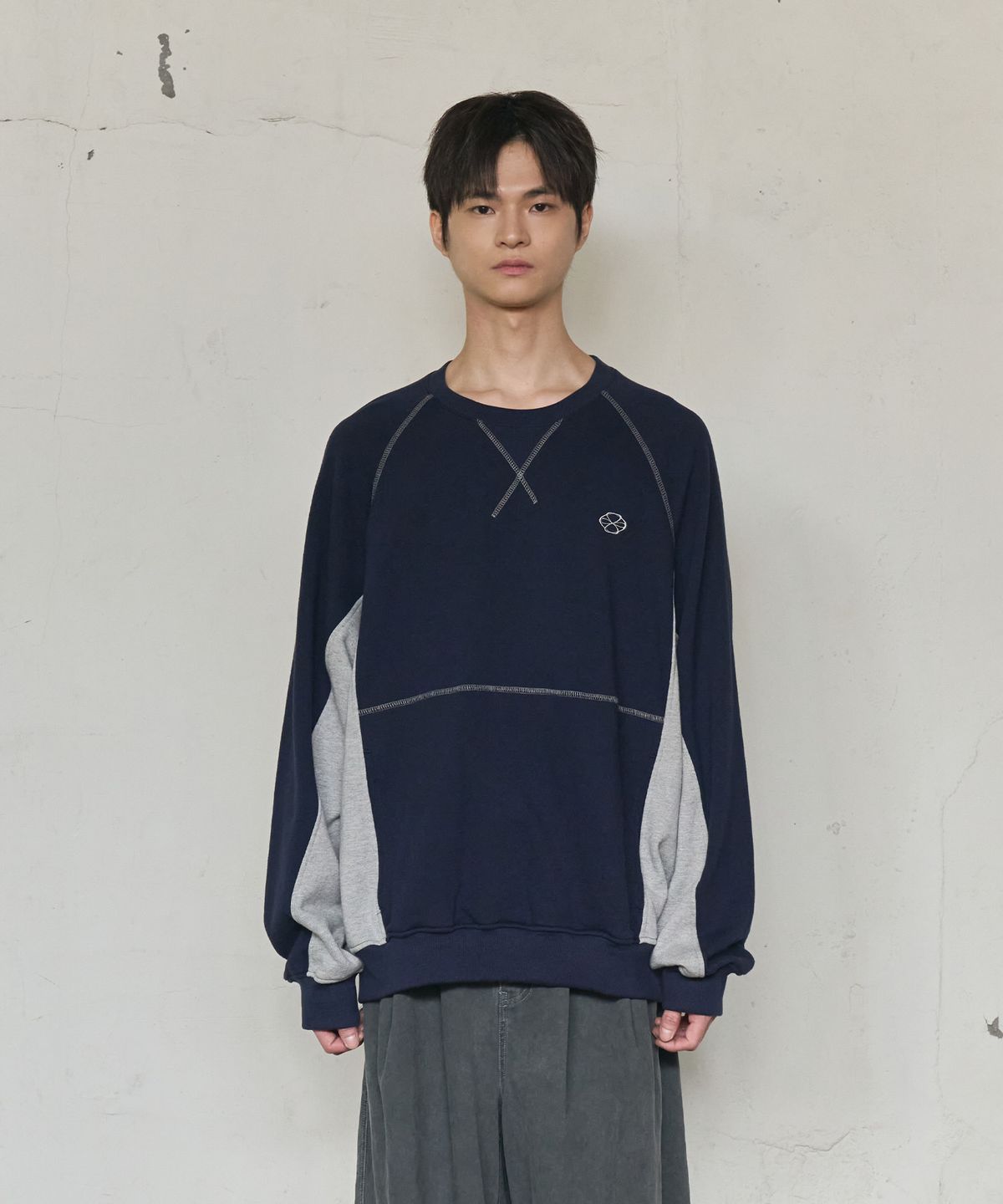 논타입(NONTYPE) UNION LINE RAGLAN SWEATSHIRT (NAVY)