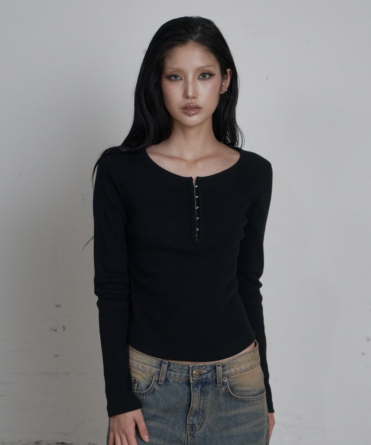 큐리티(CURETTY) C HOOK FRONT OPEN T-SHIRT_BLACK