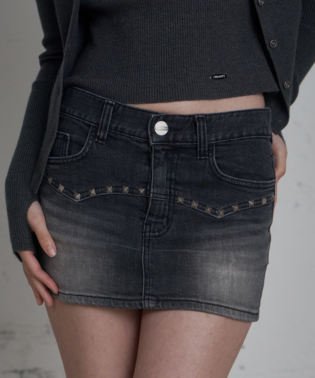 큐리티(CURETTY) C SQUARE STUD DENIM MINI SKIRT_BLACK