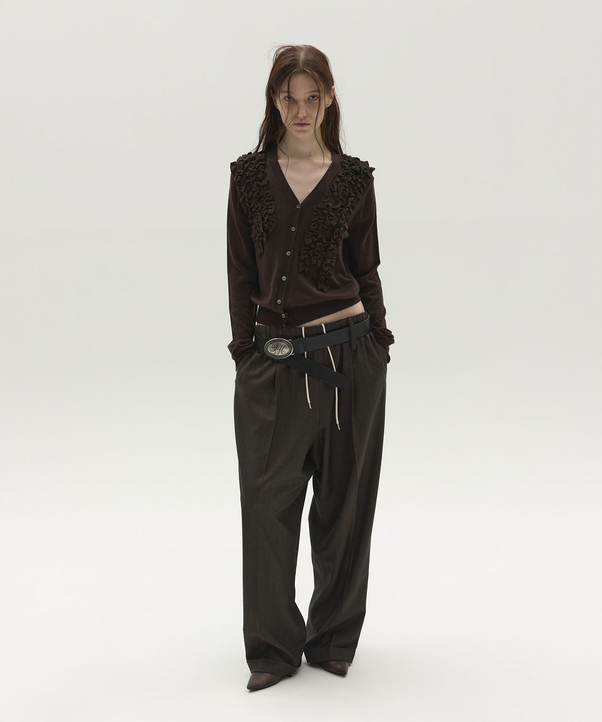 엘씨디씨티엠(LCDC™) TAILORED PINSTRIPE JOGGER PANTS (BROWN)