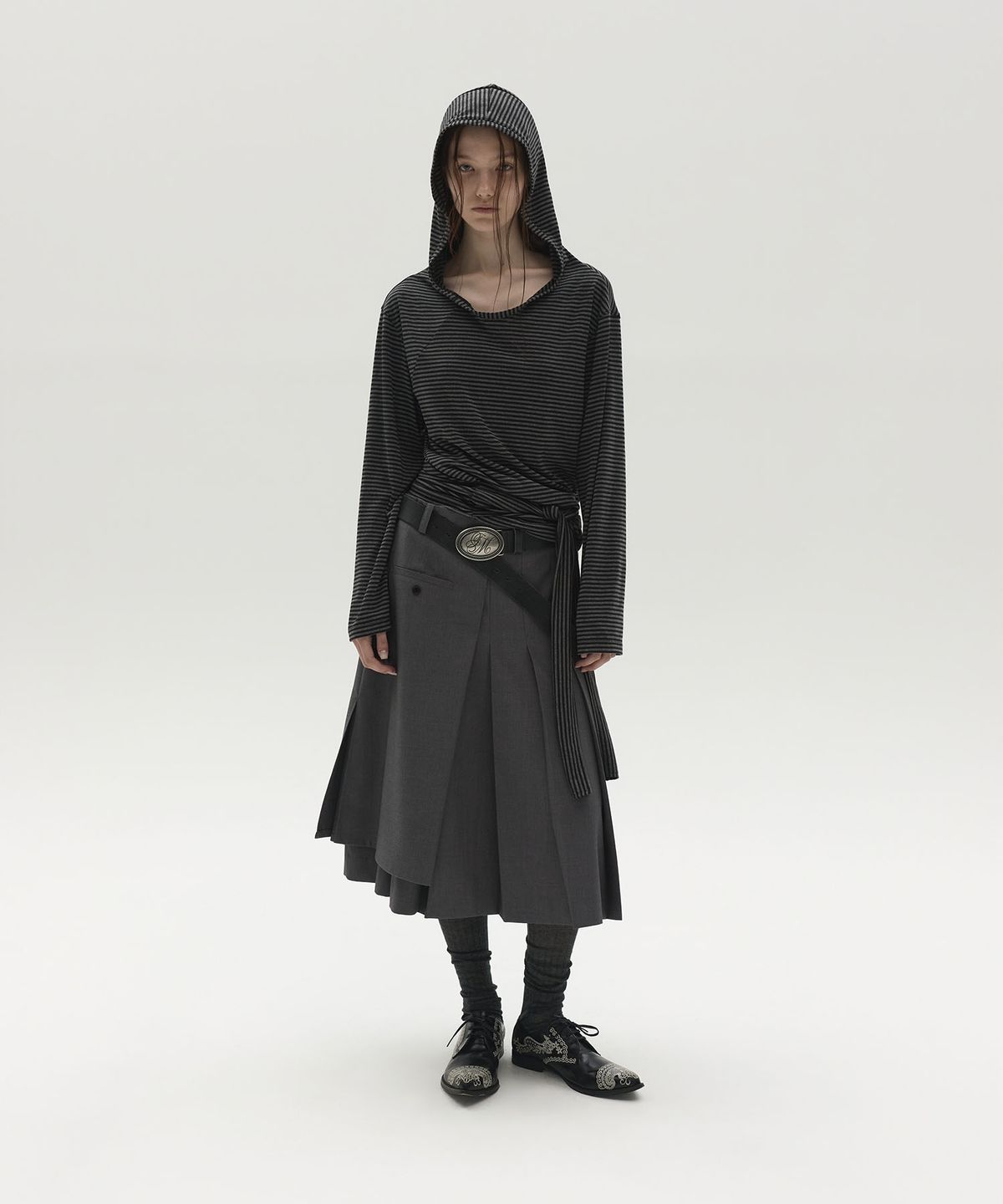 엘씨디씨티엠(LCDC™) LAYERED PLEATED MIDI SKIRT (GREY)