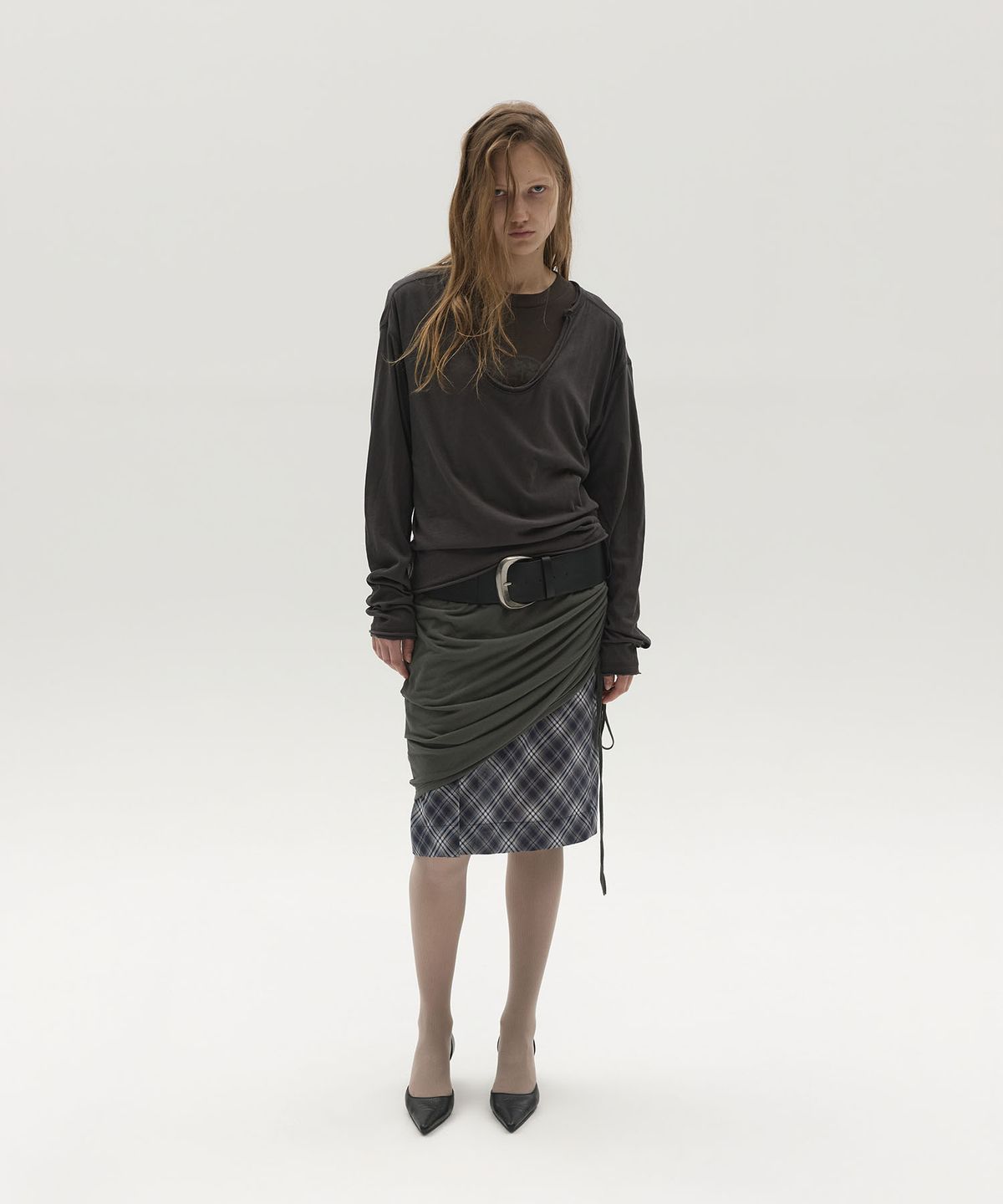 엘씨디씨티엠(LCDC™) SHIRRED JERSEY CHECK MIDI SKIRT (KHAKI)