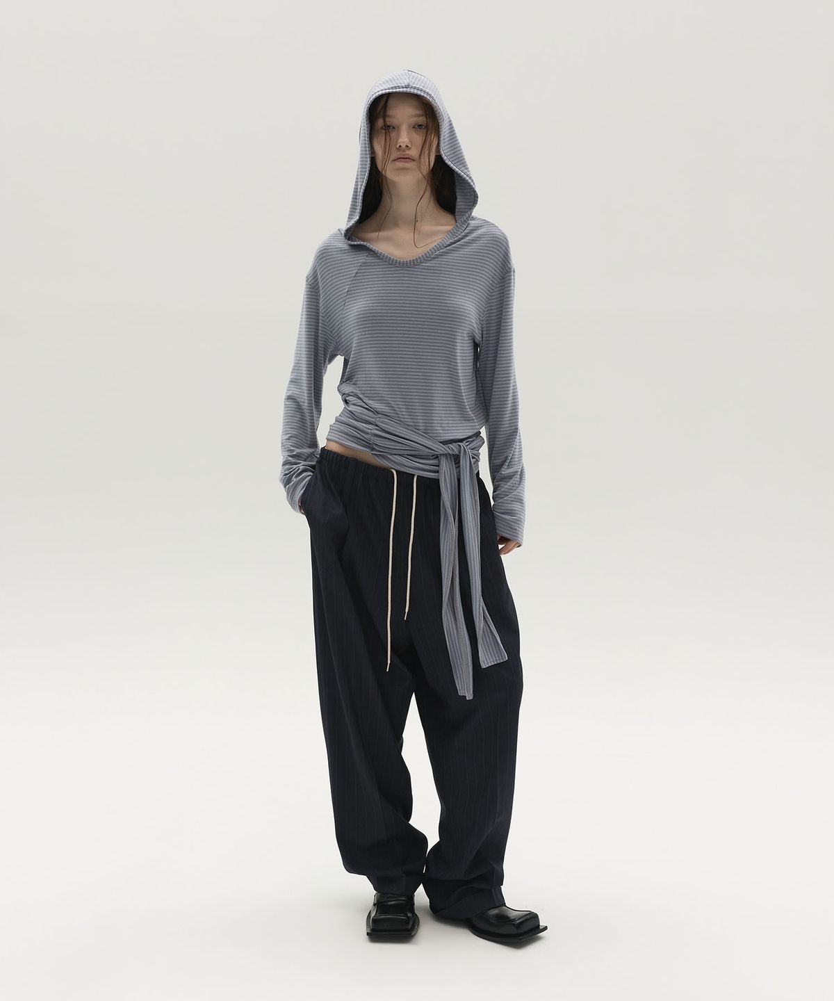 엘씨디씨티엠(LCDC™) STRIPED STRAP HOODED TOP (LIGHT BLUE)