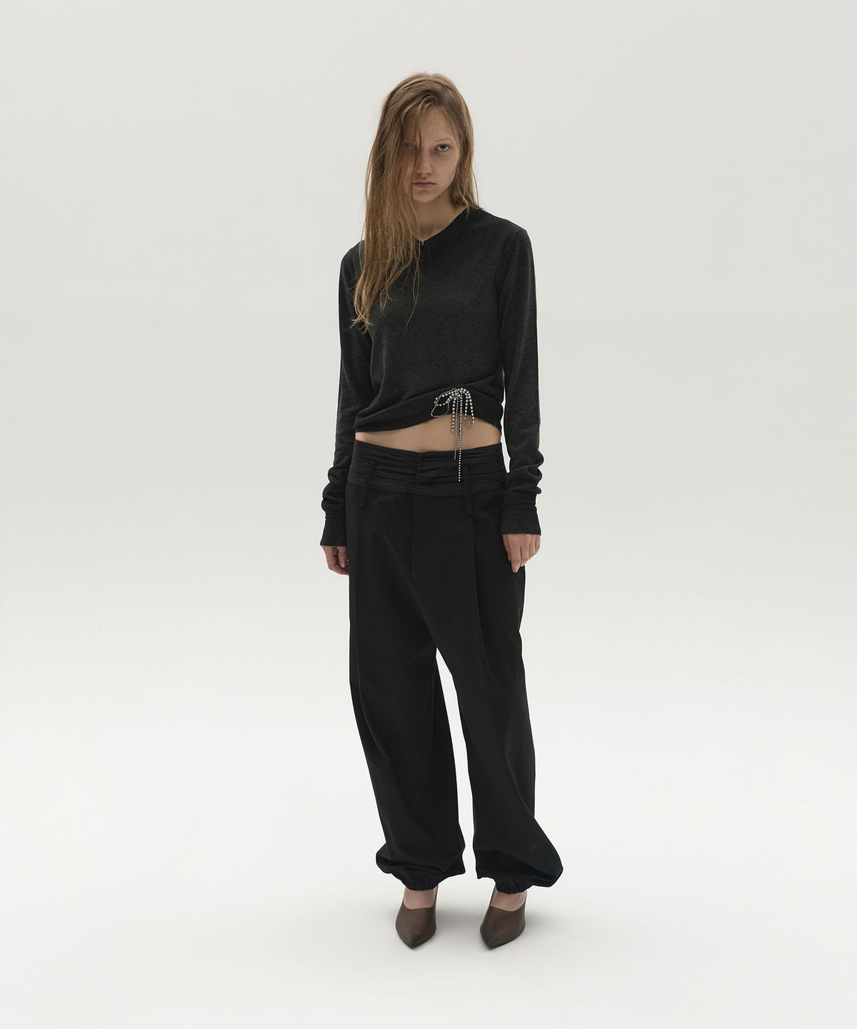 엘씨디씨티엠(LCDC™) FRAYED V-NECK KNIT TOP (DARK GREY)