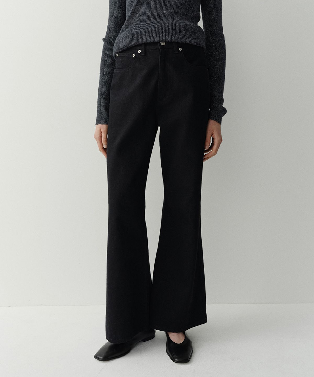 이아(EAAH) RELAXED FLARE DENIM PANTS (BLACK)