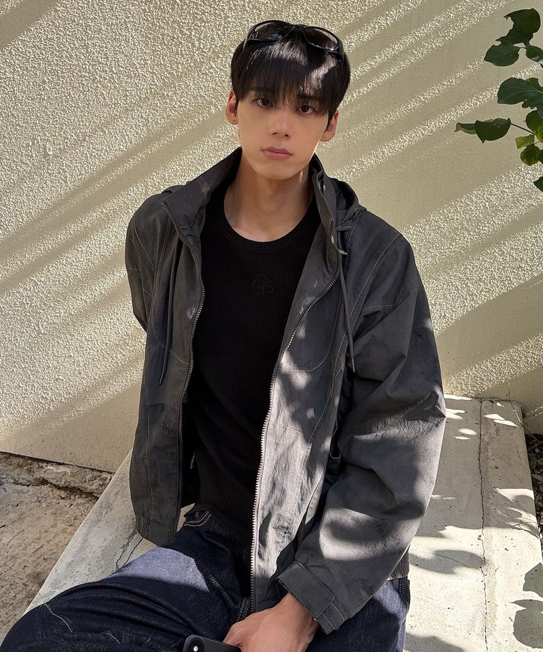 PAINT SPLATTER HOODED ZIP WINDBREAKER (CHARCOAL)