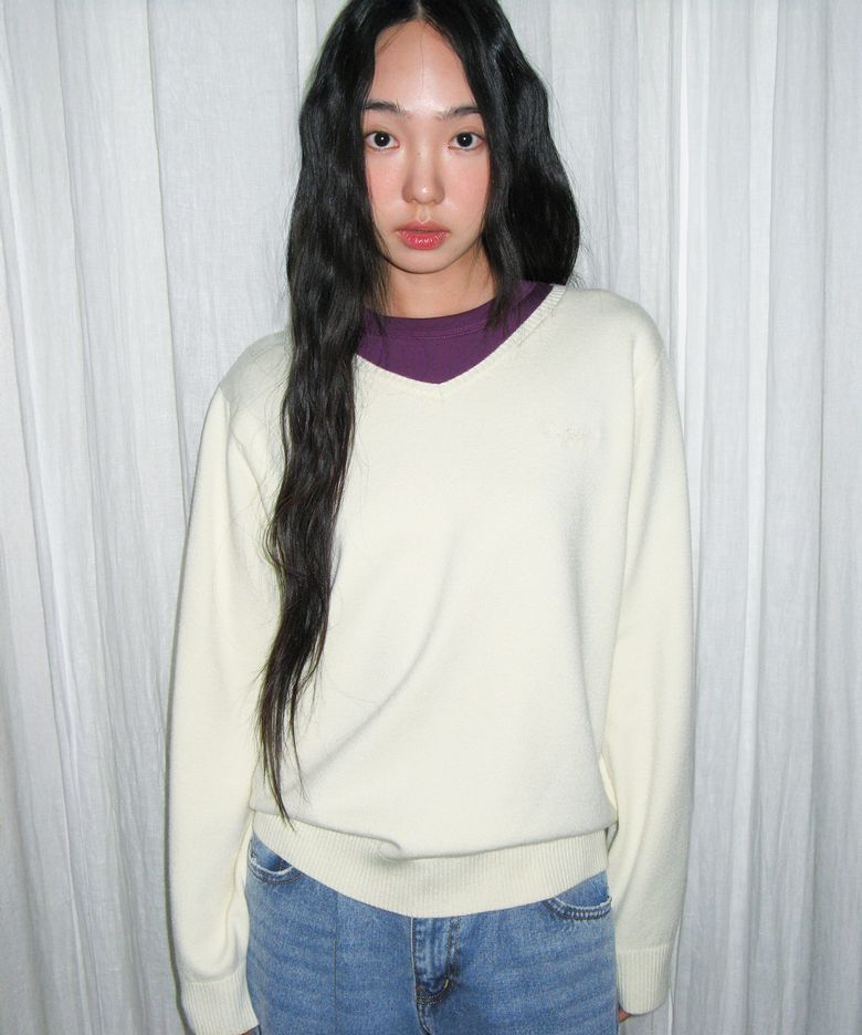 CLASSIC REGULAR V NECK KNIT IVORY