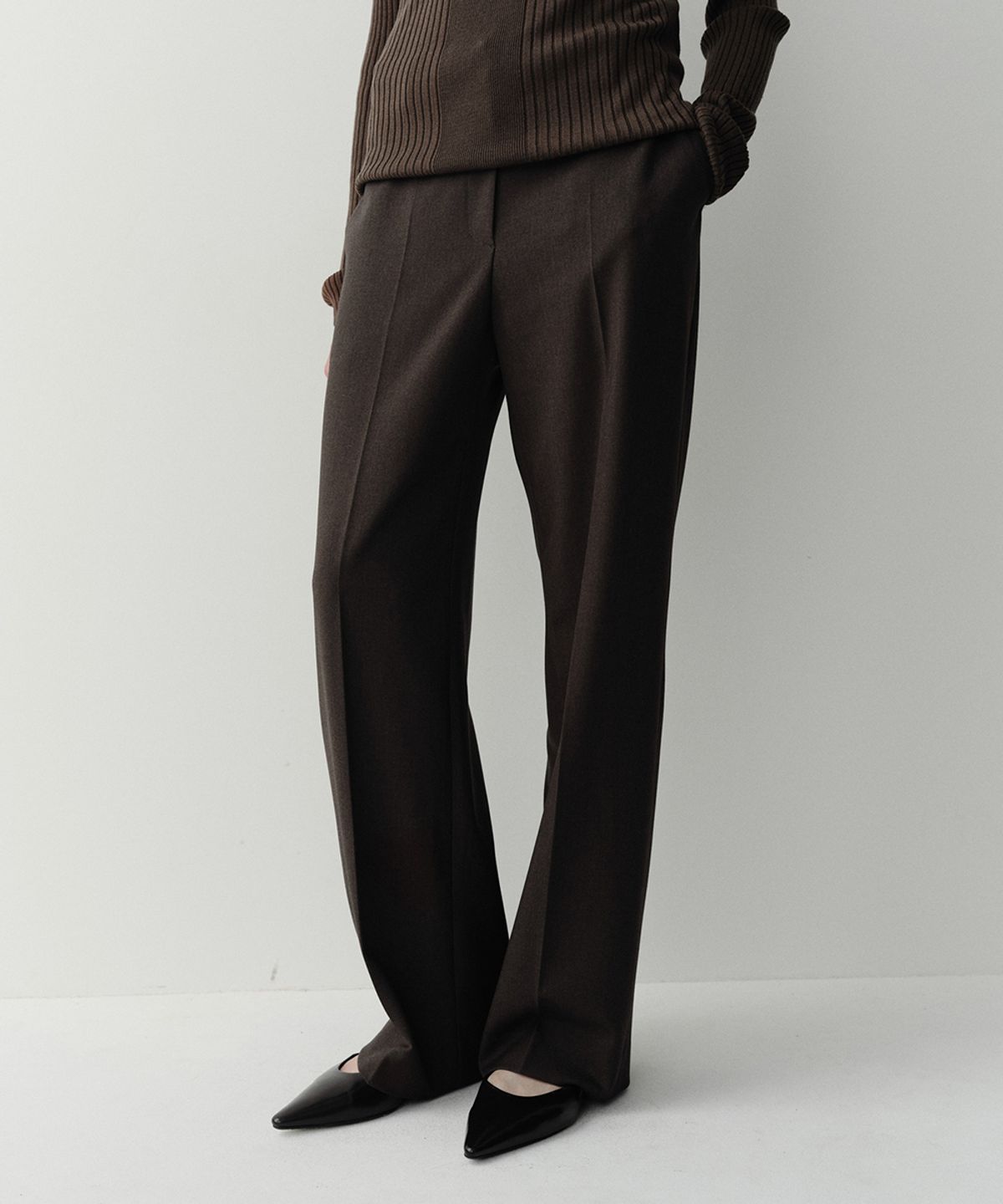 이아(EAAH) FW ATO STRAIGHT PANTS (BROWN)