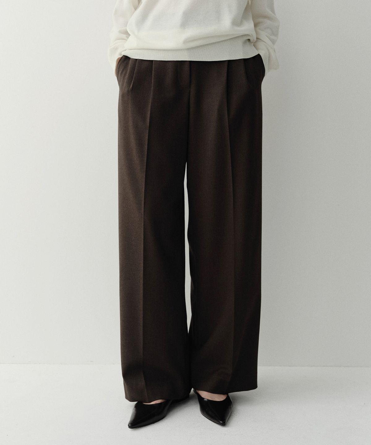 이아(EAAH) FW WIDE TUCK PANTS (BROWN)