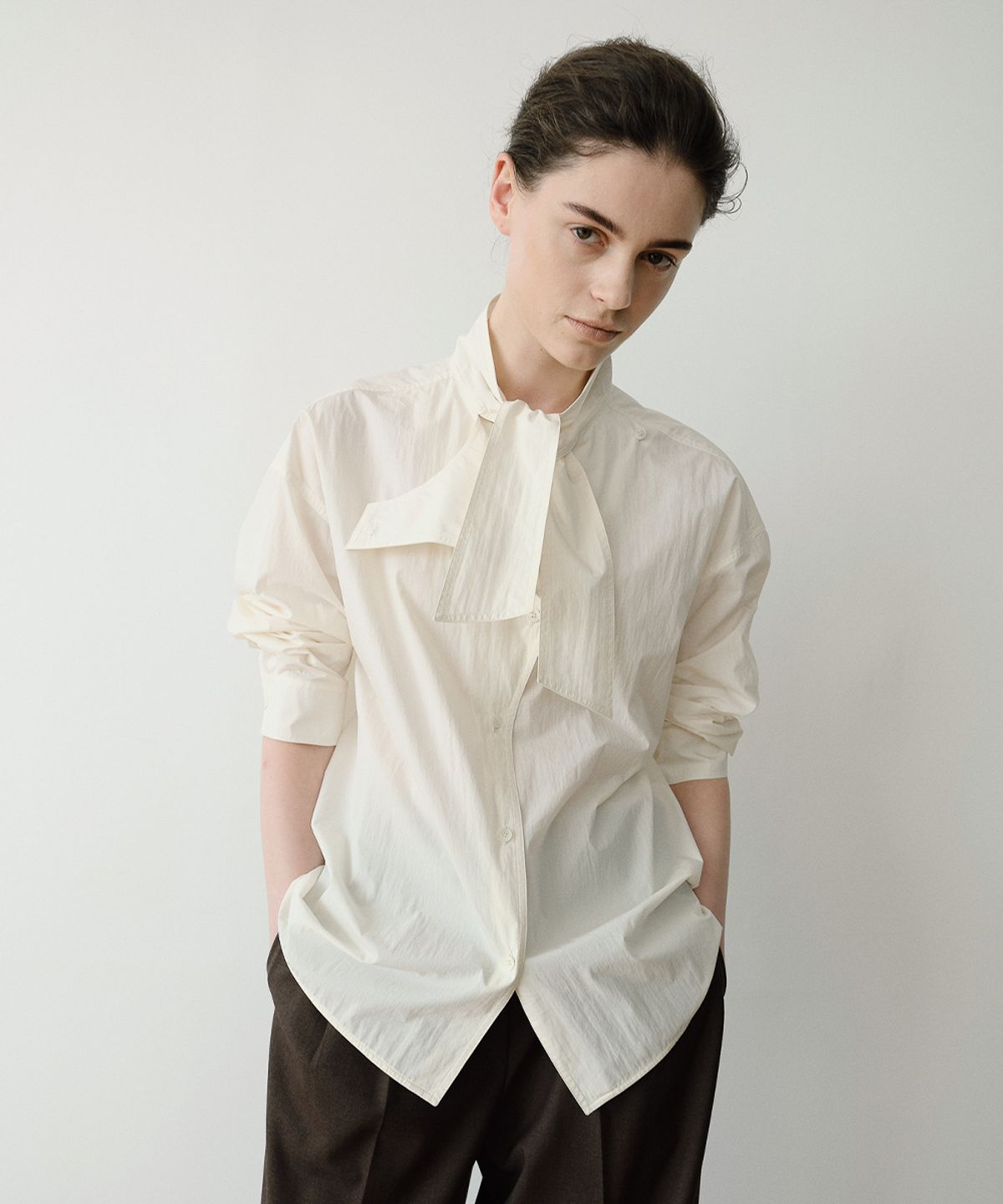 이아(EAAH) BOW TIE SHIRT (CREAM)