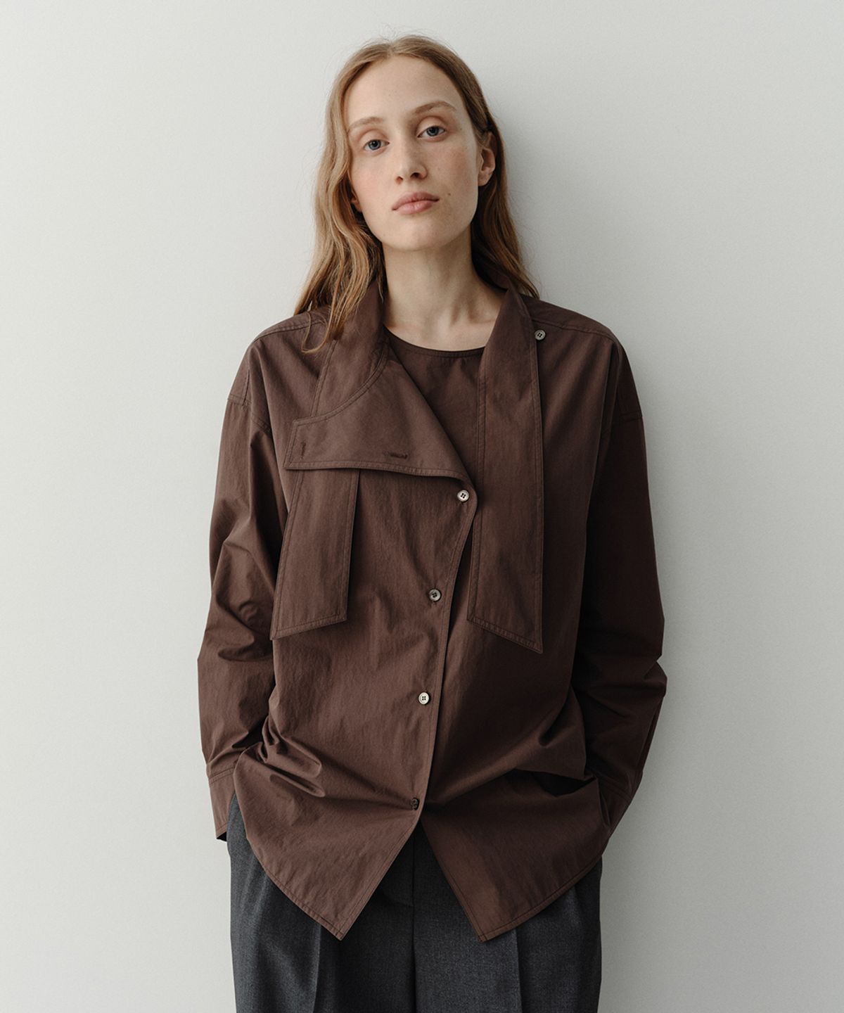 이아(EAAH) BOW TIE SHIRT (BROWN)