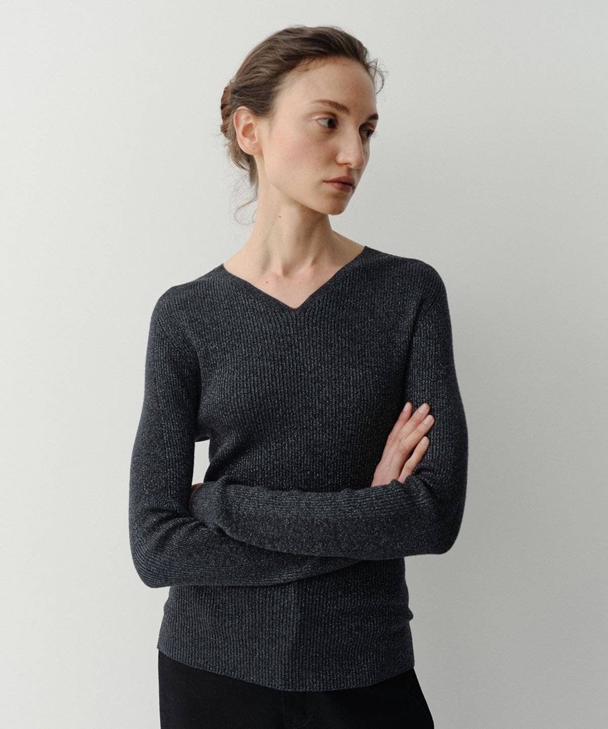 이아(EAAH) LUREX V NECK KNIT TOP (NAVY)