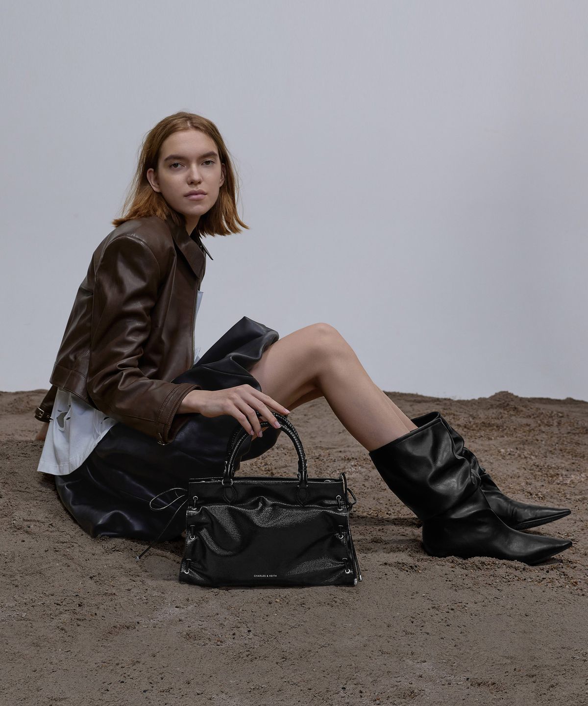 찰스앤키스(CHARLES & KEITH) 라지 나일라 그로밋 레이스업 토트백 느와르 CK2-30782917