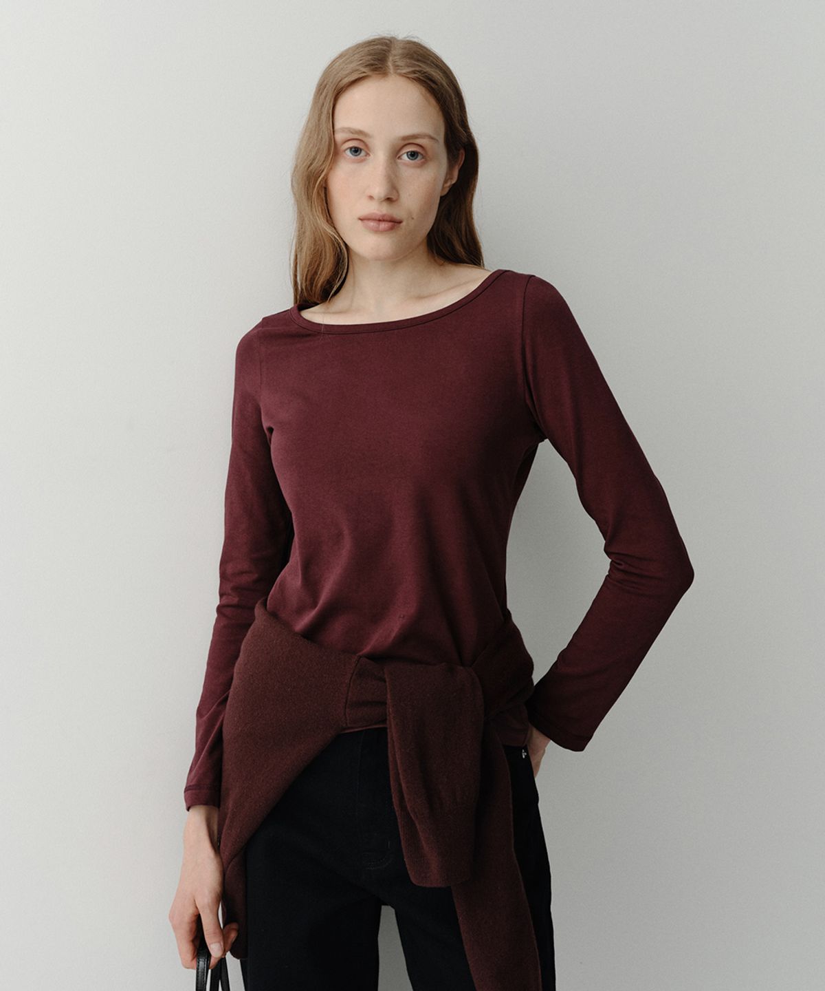 이아(EAAH) BOAT NECK T-SHIRT (BURGUNDY)