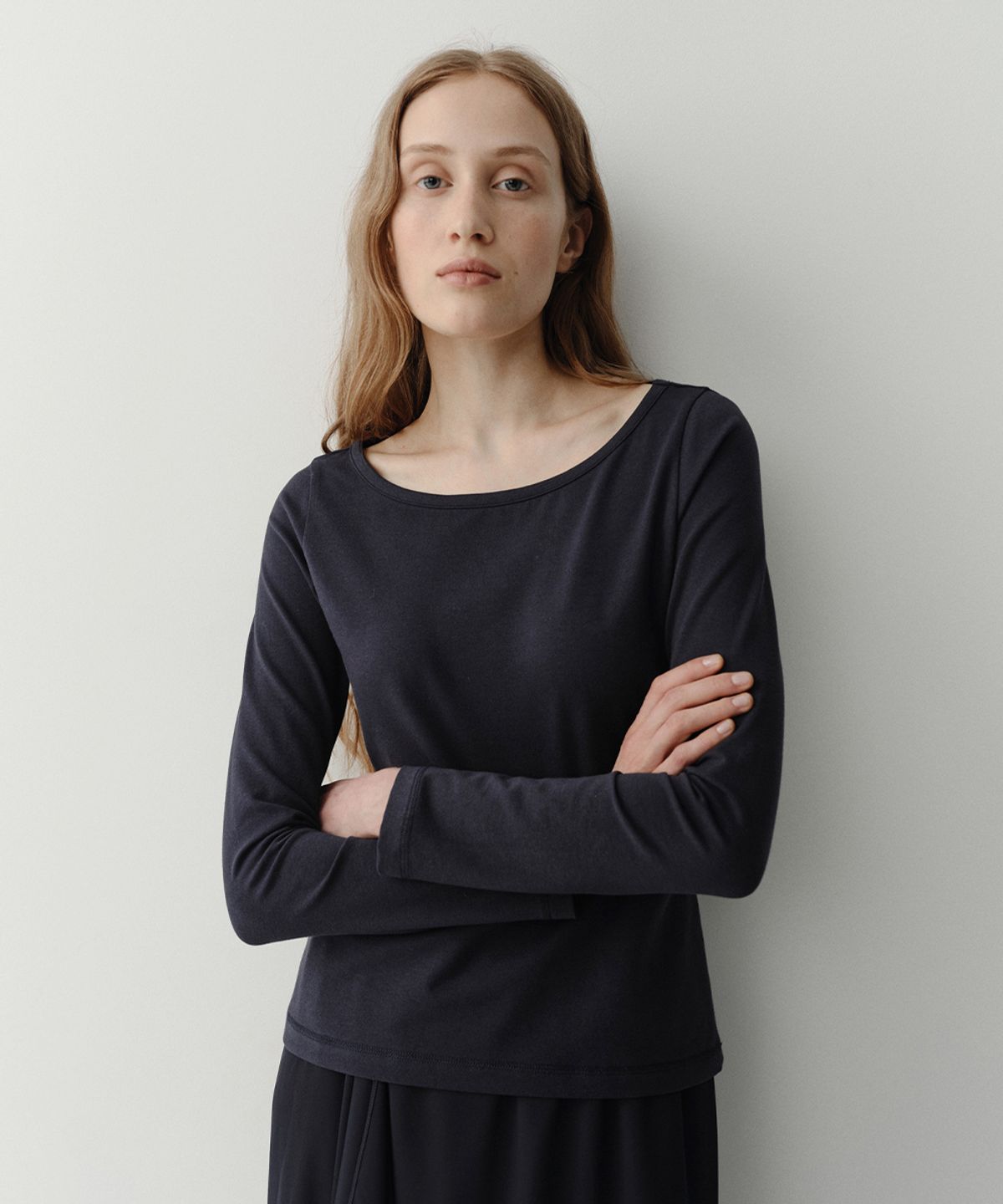 이아(EAAH) BOAT NECK T-SHIRT (NAVY)