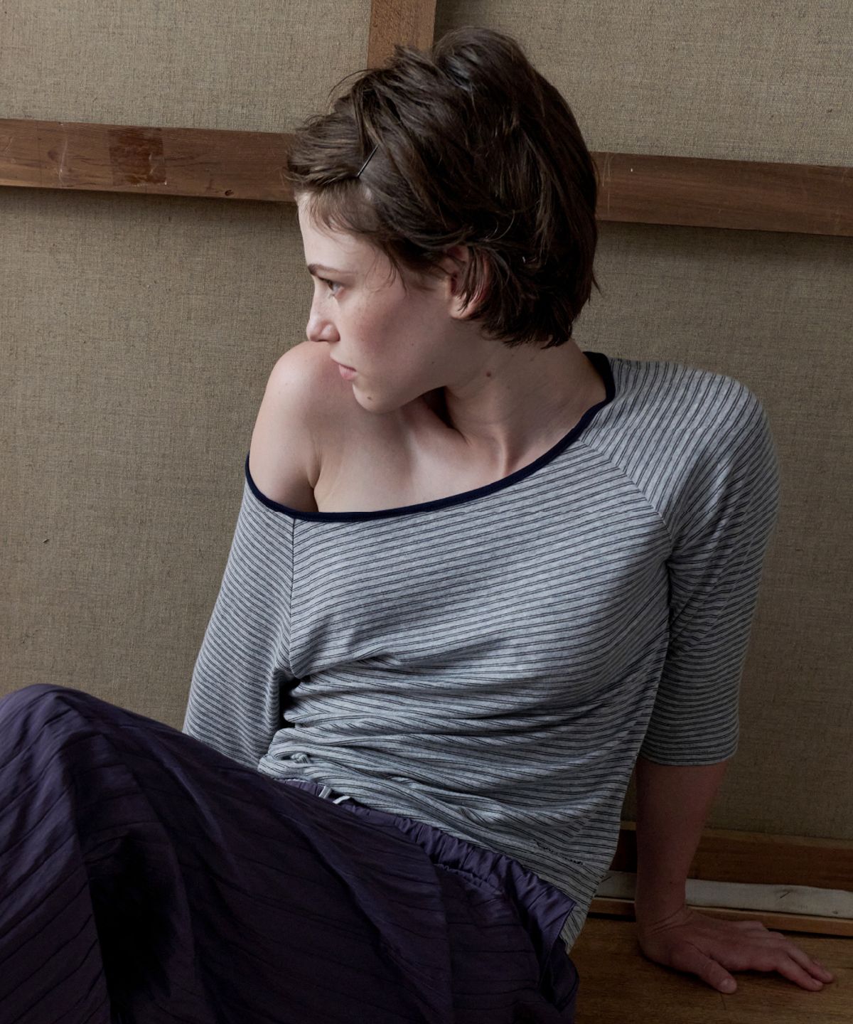 토아베(TOAVE) Silhouette Wide Neck Striped T-Shirt (Melange gray)